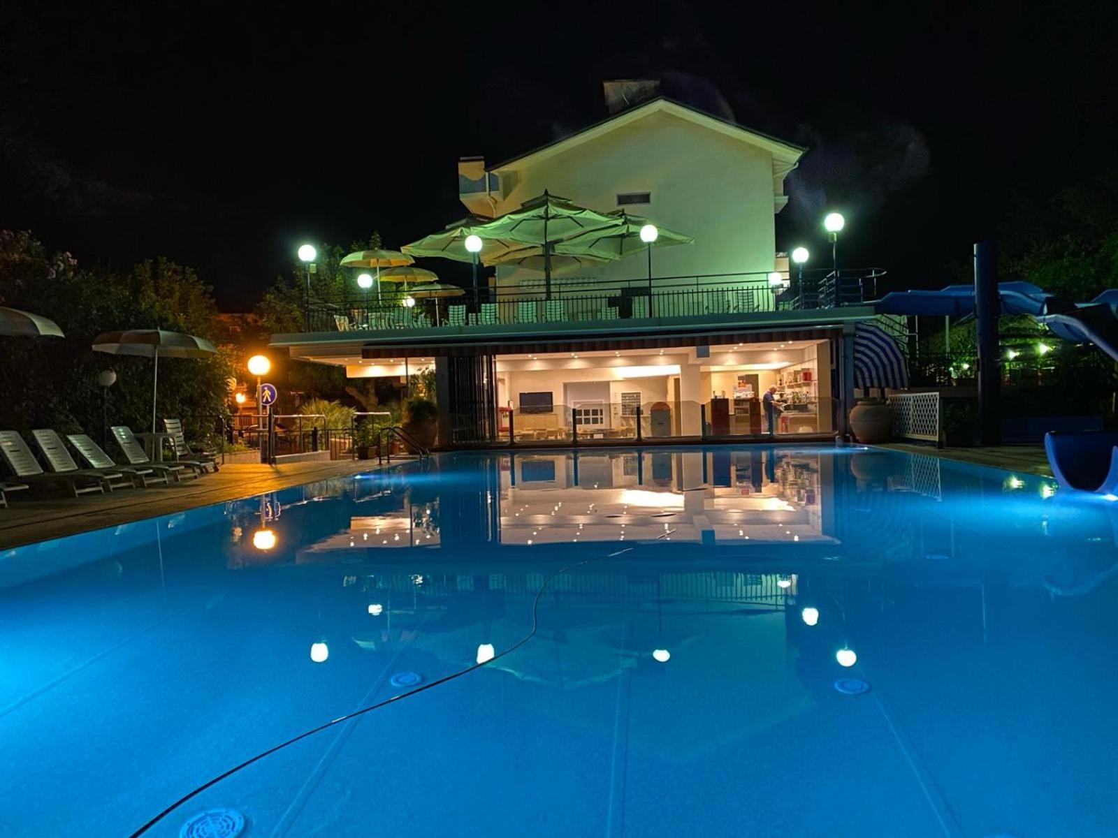 Hotel Minerva Gatteo a Mare Buitenkant foto